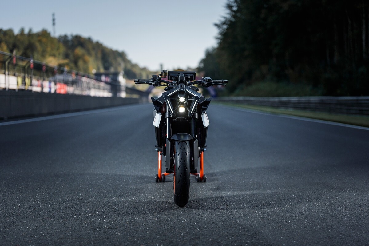 KTM 990 DUKE R: per chi vuole fare sul serio
